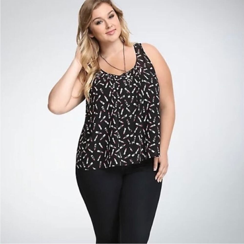 TORRID Lipstick print sleeveless top size 3/3X